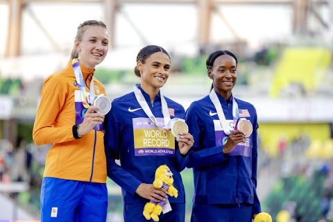 Femke Bol hoeft lastige horde niet meer te nemen: concurrent haakt af voor 400 meter op WK