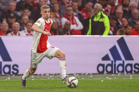 Ajax breekt contract open! Kenneth Taylor blijft in Amsterdam tot 2027