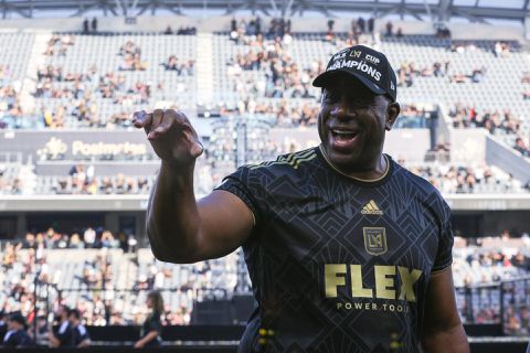 Basketballegende Magic Johnson pakt met LAFC zoveelste prijs in lange sportcarrière