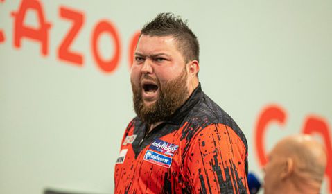 Smith wint kwartfinale op Grand Slam en kijkt vol spanning naar Van Barneveld - Price