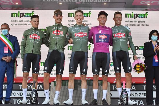 Giro: 'Paarse' Van der Poel gaat voor 2e dagsucces in rit met lange klim