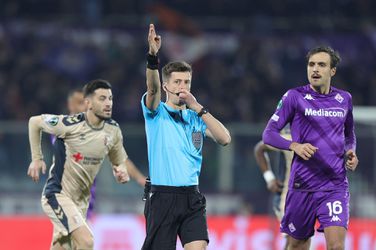 🎥 | Huh? Doellijntechnologie keurt Fiorentina-goal goed, maar VAR draait beslissing terug