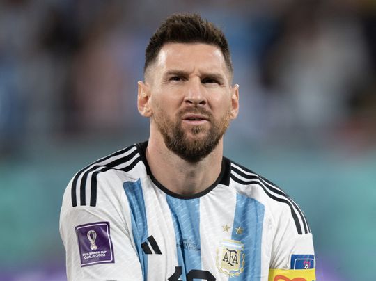 📸🤡 | 2 Oranjesupporters in Qatar doen de wenkbrauwen fronzen met naam op hun oranjeshirt