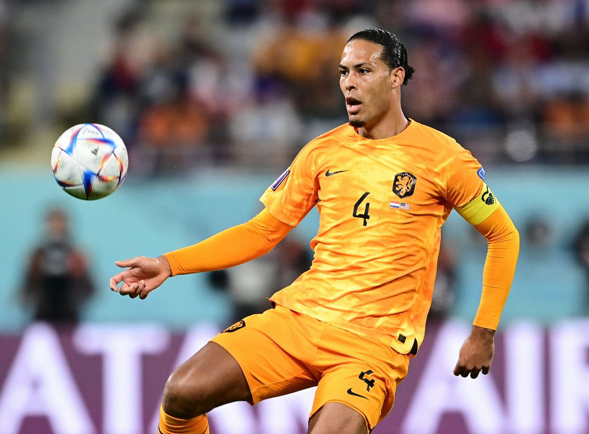 Veiling Oranje-shirts: shirt Virgil van Dijk meest gewild; die van Wout Weghorst het goedkoopst