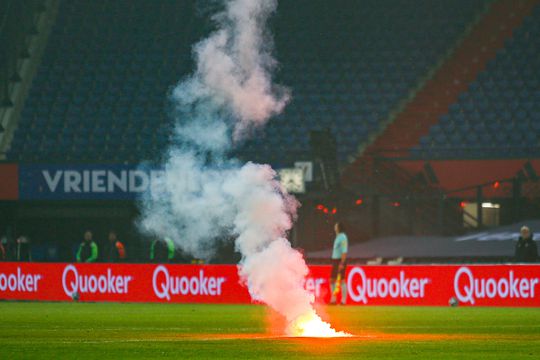 📸 | Letterlijk vuurwerk bij Feyenoord tegen Vitesse: match lag even stil