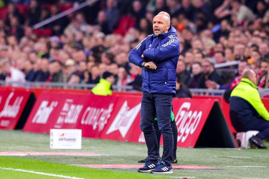 Alfred Schreuder hoort negatieve teksten van Ajax-publiek ook: ‘Ik ben bezig met het team'