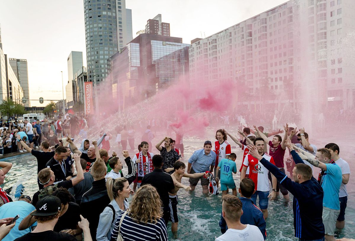 Waarom duiken fans van Feyenoord na het kampioenschap de Hofpleinfontein in?