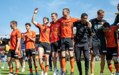 De gestoorde ommekeer van Volendam: van dood en begraven naar veilige 14e plek