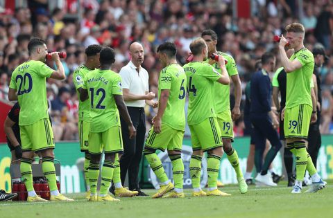 Ten Hag looft United na nieuwe PL-zege: 'We zijn nog lerende, maar zo wil ik het zien'