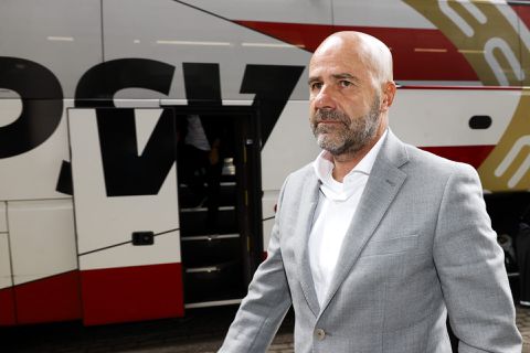Peter Bosz gaat dit seizoen vaak rouleren bij PSV: '2 keer dezelfde opstelling kan bijna niet'