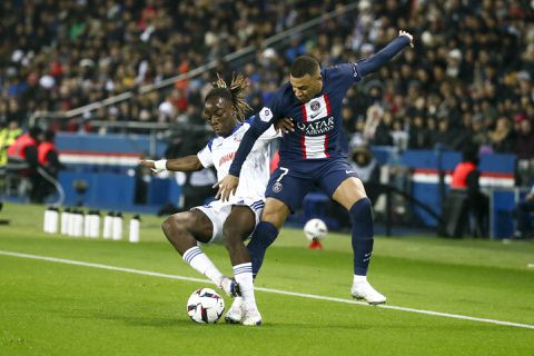 'Ajax en Feyenoord vechten met Frankfurt om 19-jarige Franse verdediger'