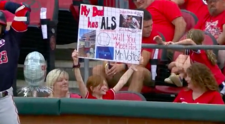 🎥 | MLB'er Votto zet fan met ALS in het zonnetje: 'Dankbaar dat ik dit mocht doen'