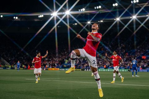 Manchester United zwoegt 3 punten binnen tegen Leicester en klimt naar plek 5