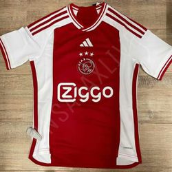 Nieuwe thuisshirt Ajax uitgelekt: fans reageren woedend op nieuw design