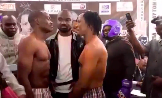 😂 | 'Purple-papa' met paarse sparringspullen steelt show bij verhitte boksweging