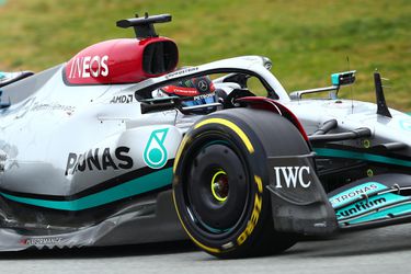 Mercedes rijdt meer rondjes dan Verstappen woensdag en is ook nog eens veel sneller