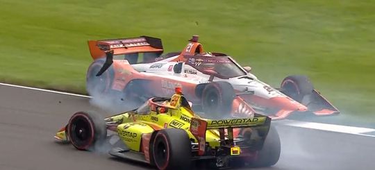 🎥 | Rinus 'VeeKay' van Kalmthout krijgt beuk tijdens Indycar-race op Indianapolis