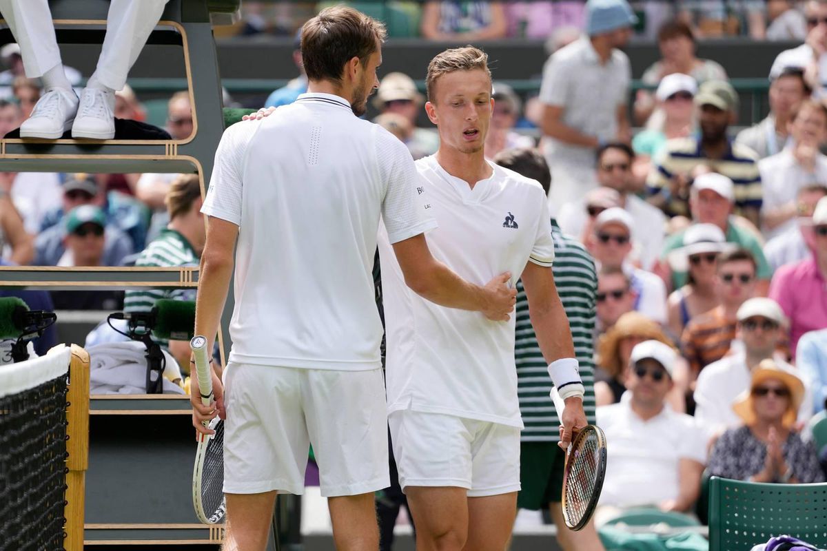 Daniil Medvedev staat voor het eerst in kwartfinale van Wimbledon