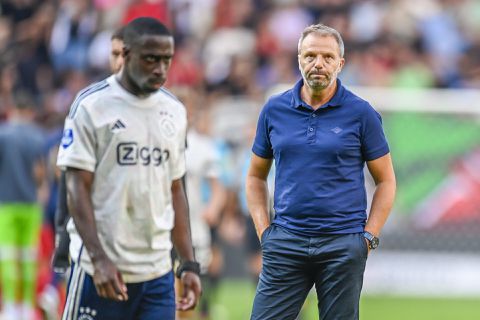 Maurice Steijn zoekt naar een rechtsbuiten: deze opties heeft Ajax