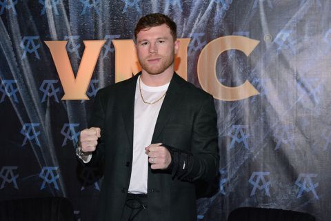 Bokser Canelo krabbelt terug en zegt sorry tegen Messi: 'Ook aan alle Argentijnen!'