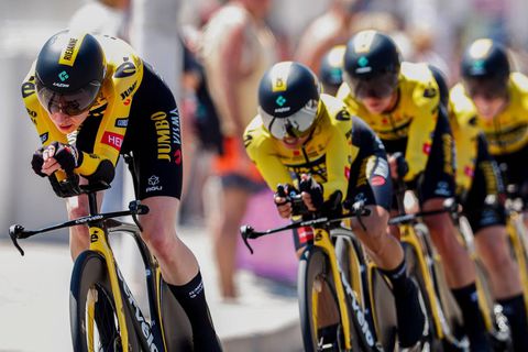 Vuelta Femenina begint goed voor Nederland: Jumbo-Visma wint ploegentijdrit