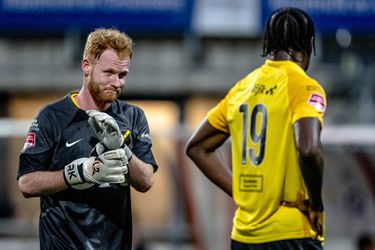 🎥😅 | Huh? NAC-aanvaller Jort van der Sande moest keepen in play-offs