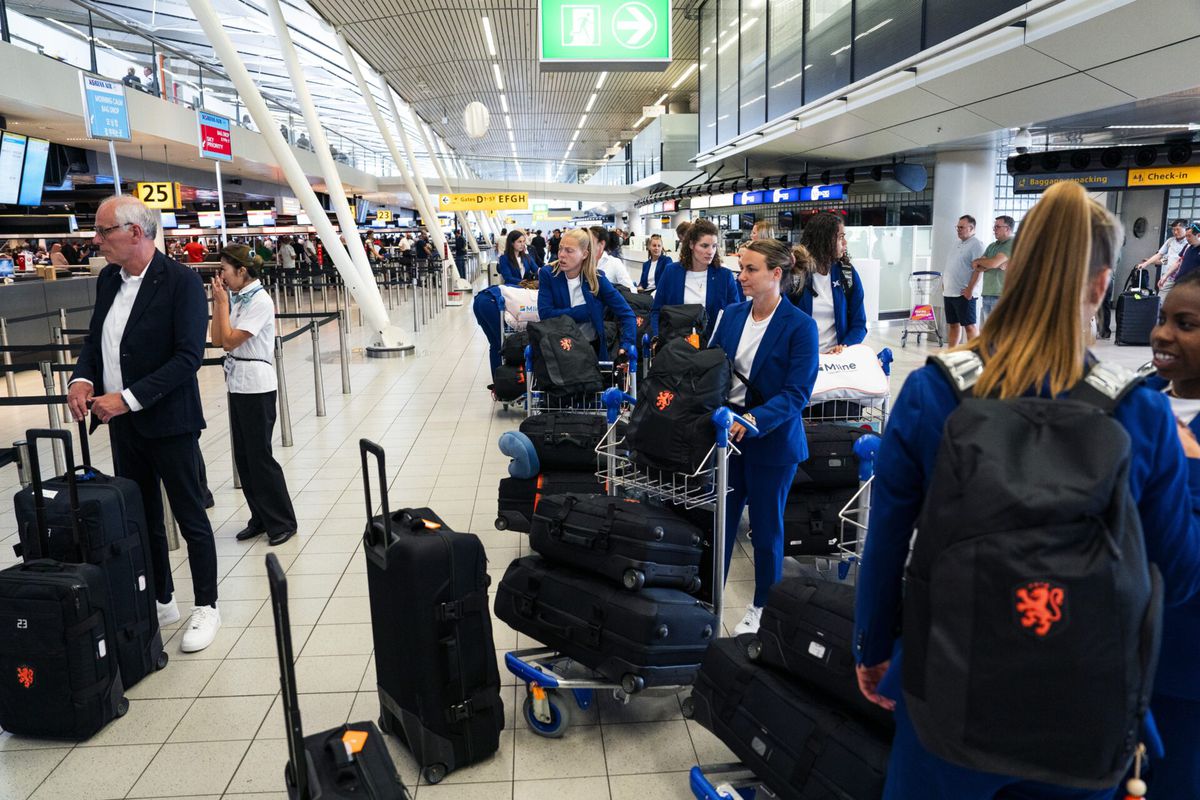 Air Miles sparen! Dit is het bizarre reisschema voor de Oranje Leeuwinnen op het WK