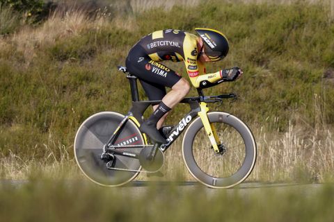 Trilogie compleet: Jos van Emden wint weer NK tijdrijden