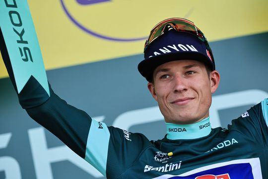 Hij doet het weer: Jasper Philipsen wint 4e sprint in de Tour de France