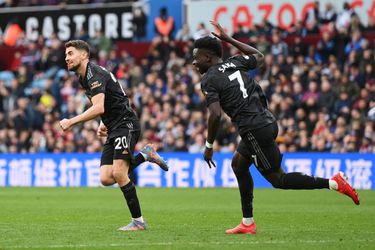 Titeldroom van Arsenal leeft voort: Gunners moeten heel diep gaan voor 4-2 tegen Villa