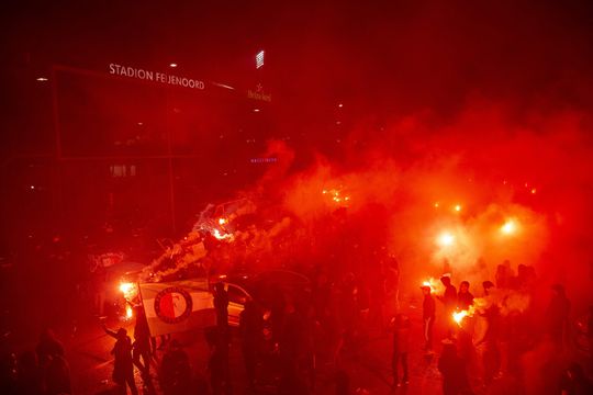 🎥 🎆  | Traditioneel vuurwerk bij laatste training Feyenoord voor Klassieker