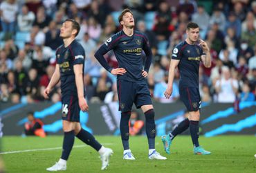 Strijd om lijfsbehoud Premier League nóg spannender: Burnley pakt punt bij Aston Villa