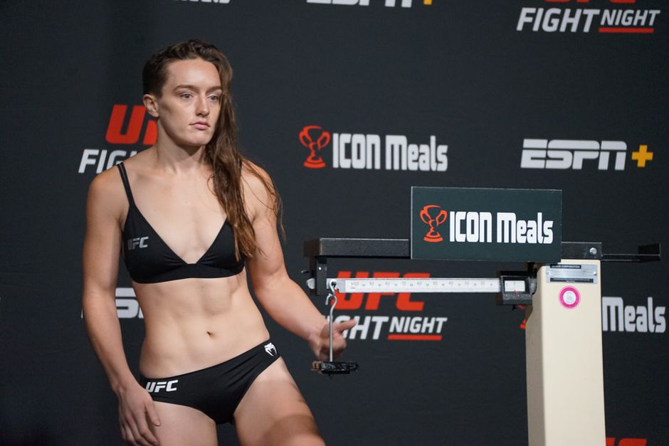 🎥​ | Alweer! MMA-vechtster Aspen Ladd is voor de 3e keer te zwaar bij weigh-in