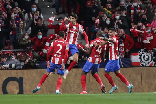 🎥 | Ajax-filmpje inspireert João Felix: met fraaie kopbal zet hij Atlético snel voor tegen ManU