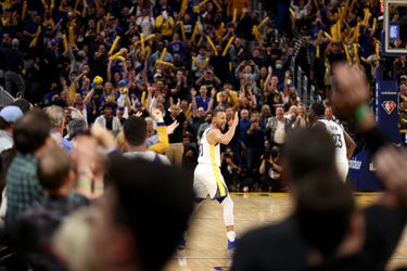 Stephen Curry is weer helemaal terug en leidt Warriors na nieuwe zege op Nuggets