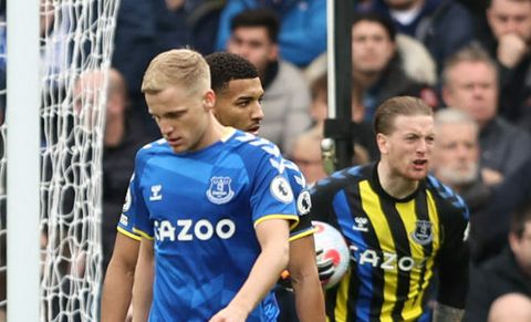 Premier League: Chelsea wint op nippertje, Krul en Van de Beek zien donkere bui hangen