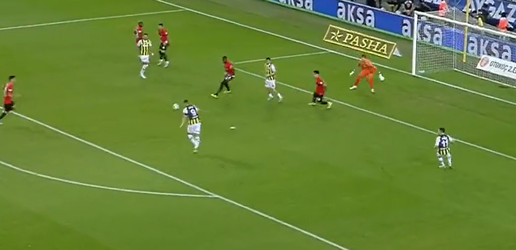 🎥 | 1e assist Dusan Tadic bij Fenerbahçe is een feit: bereid goal Dzeko voor, mist later penalty
