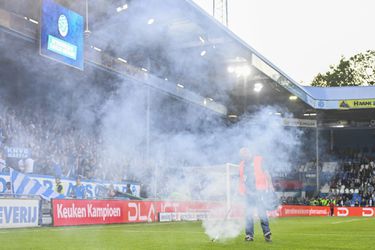 📸 | Den Bosch-supporters verstieren wedstrijd tegen De Graafschap met vuurwerk