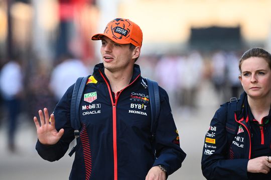 Uitslag VT3: Charles Leclerc noteert snelste tijd, Max Verstappen spaart krachten