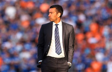 Van Bronckhorst heeft zin in clashes met PSV: 'Zullen 2 duels erg goed moeten zijn'