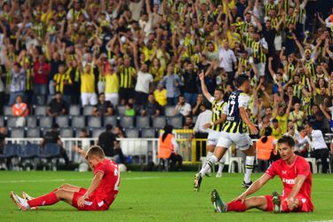 FC Twente onmachtig met 10 man tegen Fenerbahçe: oud-Eredivisie-spelers delen klappen uit