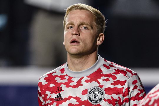 WEER pijnlijke vernedering van Donny van de Beek: materiaalman spelen op de bank