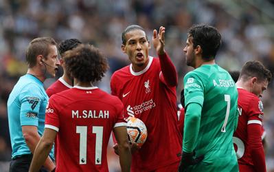 🎥 | Virgil van Dijk pakt eerste rode kaart als Liverpool-speler