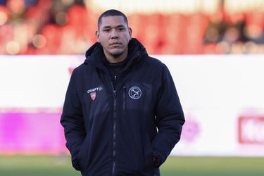 Eindelijk officieel! Ajax presenteert Hedwiges Maduro als nieuwe assistent