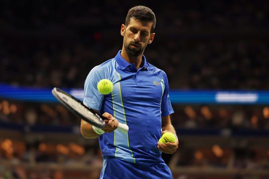 🎥 | Novak Djokovic na loodzware vijfsetter in US Open: 'Ik wil gewoon gaan slapen'