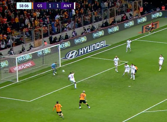 🎥 | Sherel Floranus schlemiel in Turkse topper door deze klungelige eigen goal