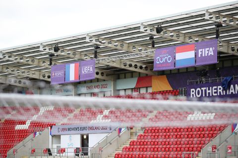 Dit is de opvallende opstelling van de Oranje Leeuwinnen voor de EK-kwartfinale tegen Frankrijk