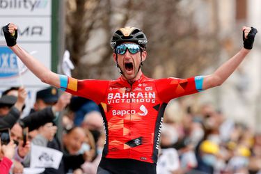 🎥 | Wout Poels sprint sneller dan Alexey Lutsenko en slaat dubbelslag in Ruta del Sol