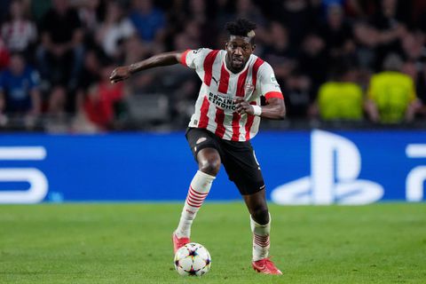 Chelsea hard op zoek naar verdedigende middenvelder: 'Londense topclub wil PSV'er Ibrahim Sangaré'