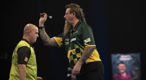 Check! Dit zijn de bizarre statistieken van Simon Whitlock tegen Michael van Gerwen
